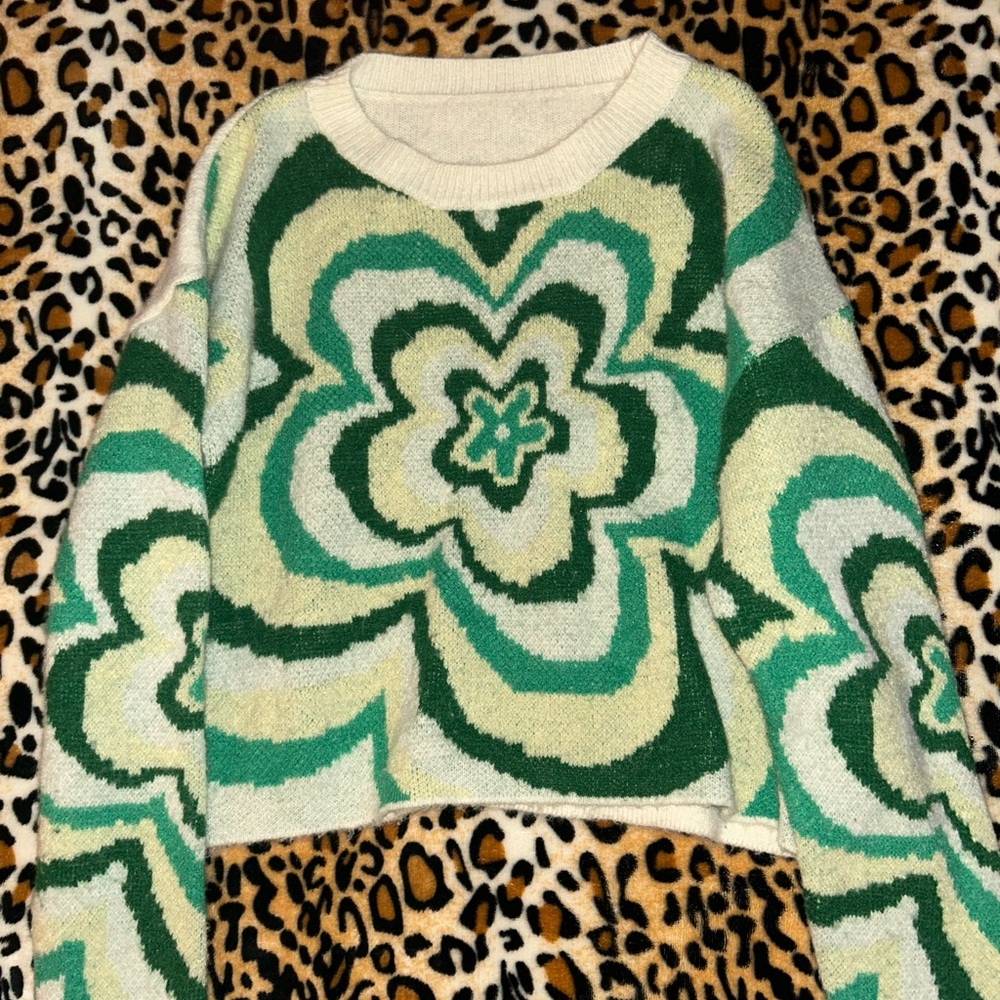 Cute Green and White Flower Cropped Knit Sweater